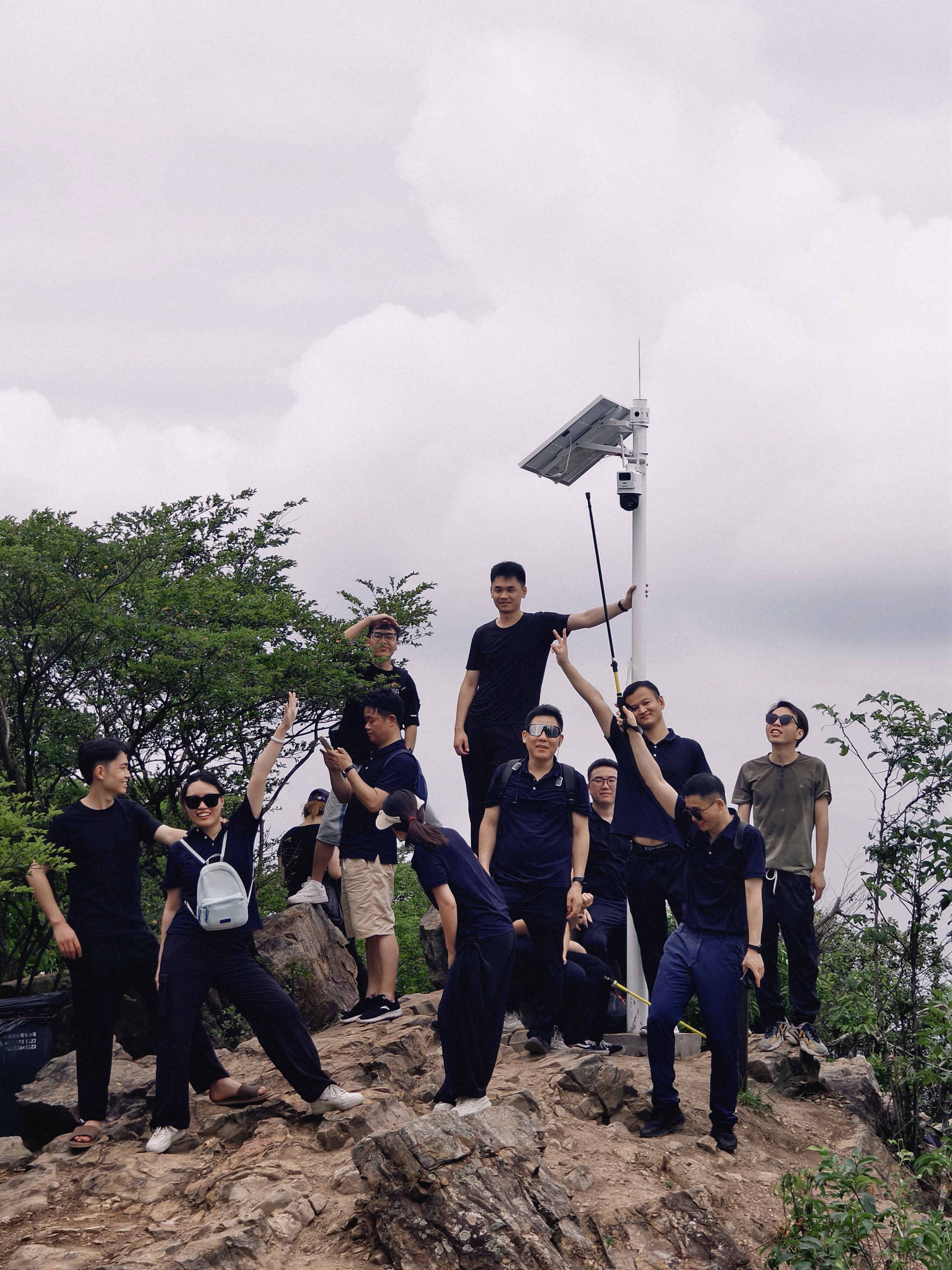 久信達科技公司員工齊聚光明區(qū)蠄蜍石，開啟活力爬山之旅暨團建活動(圖4)